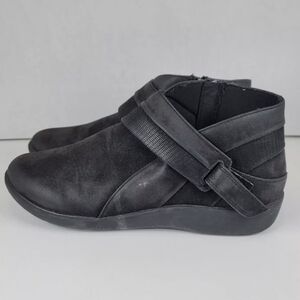 Clarks Women's Cloudstepper Black Suede Bootie Size 9